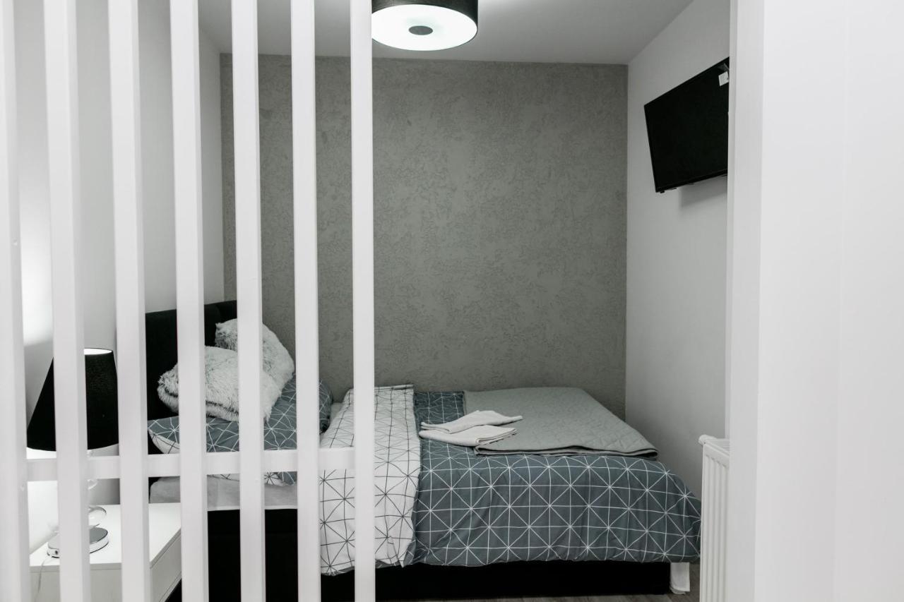 Apartament Z Lozem Malzenskim - Bezplatny Parking Poznań Extérieur photo